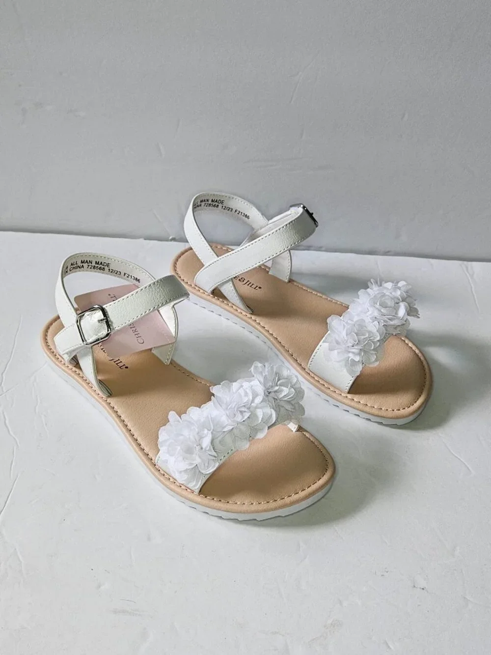 Christie & Jill Ava White Floral Strap Kids Sandals Size 2